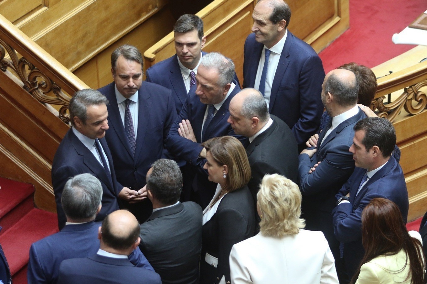 Το Μαξίμου σπάει την παράδοση και τραβά «διαχωριστική γραμμή» με τη Λατινοπούλου