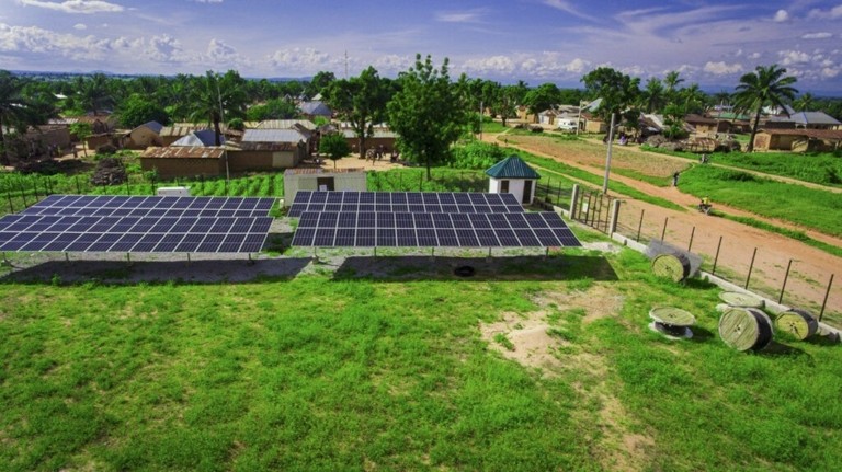 Ροκφέλερ και Μπέζος: Ένωσαν τις δυνάμεις τους για την ενέργεια στη Νιγηρία