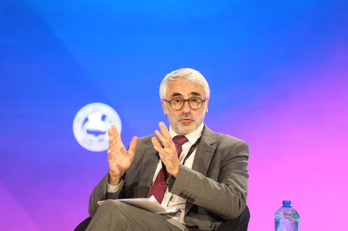 Pascal Saint-Amans: Η Ελλάδα πρέπει να κρατήσει σταθερή τη φορολογία και να ενισχύσει τις επενδύσεις