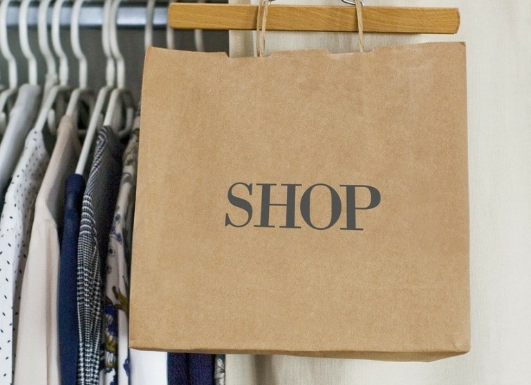 ΣΕΠΕΕ: Στην 3η θέση παγκοσμίως η ένδυση και υπόδηση στο Ηνωμένο Βασίλειο – Οι προτιμήσεις των Βρετανών