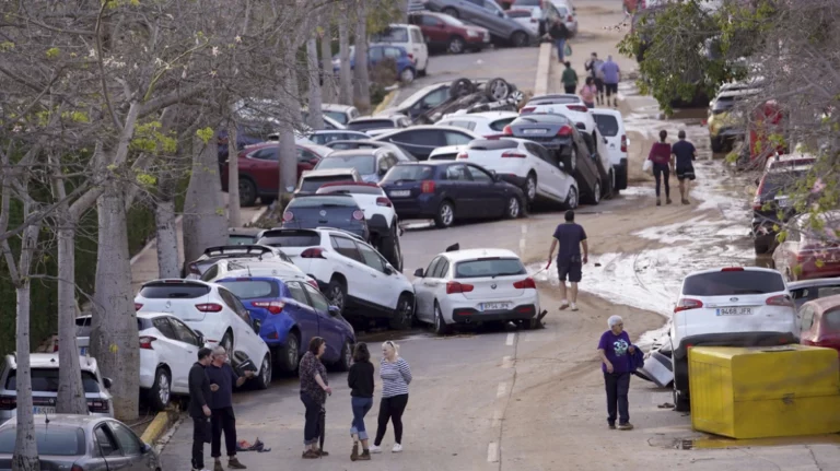 Ισπανία: Πένθος για τους 95 νεκρούς από τις πλημμύρες – Εστάλη 112 αφού η Βαλένθια είχε «πνιγεί»