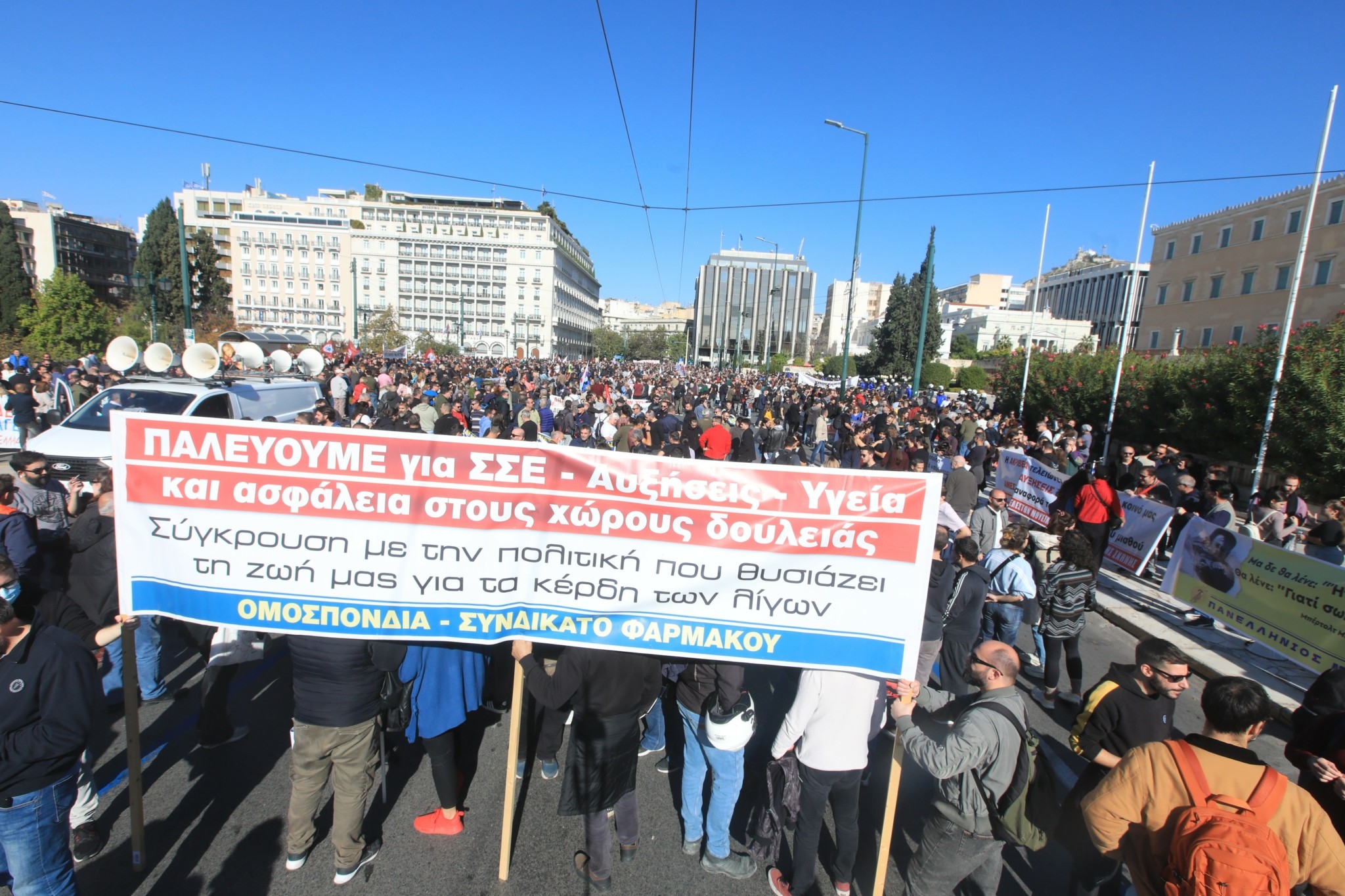 Ολοκληρώθηκαν οι πορείες στο κέντρο – Άνοιξαν οι δρόμοι