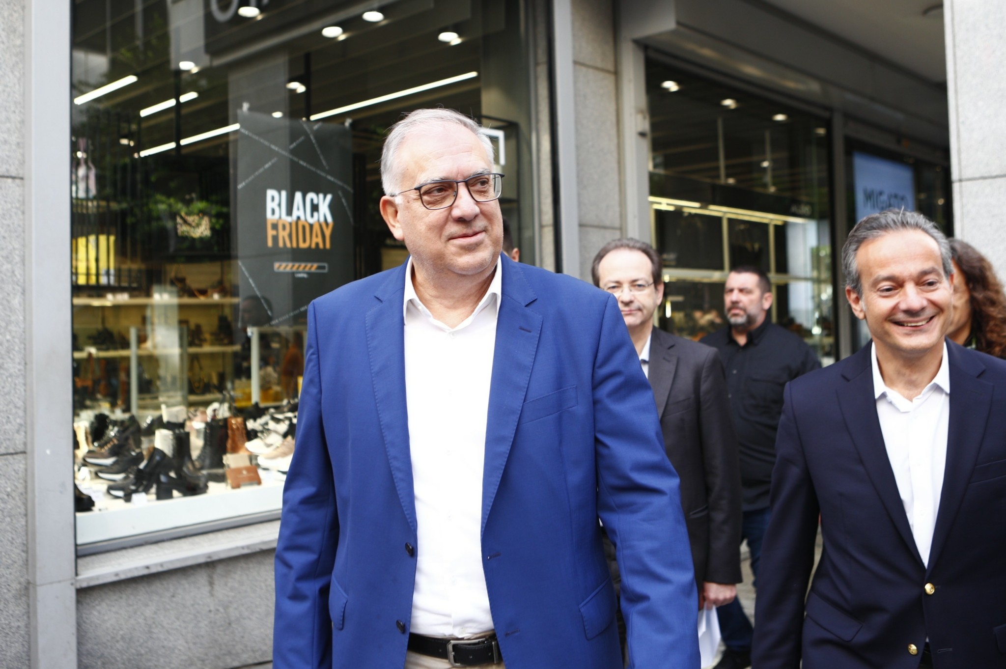 Στην αγορά της Αθήνας ο Θεοδωρικάκος: Ελεγχοι σε πάνω από 100 μεγάλες αλυσίδες καταστημάτων ενόψει Black Friday