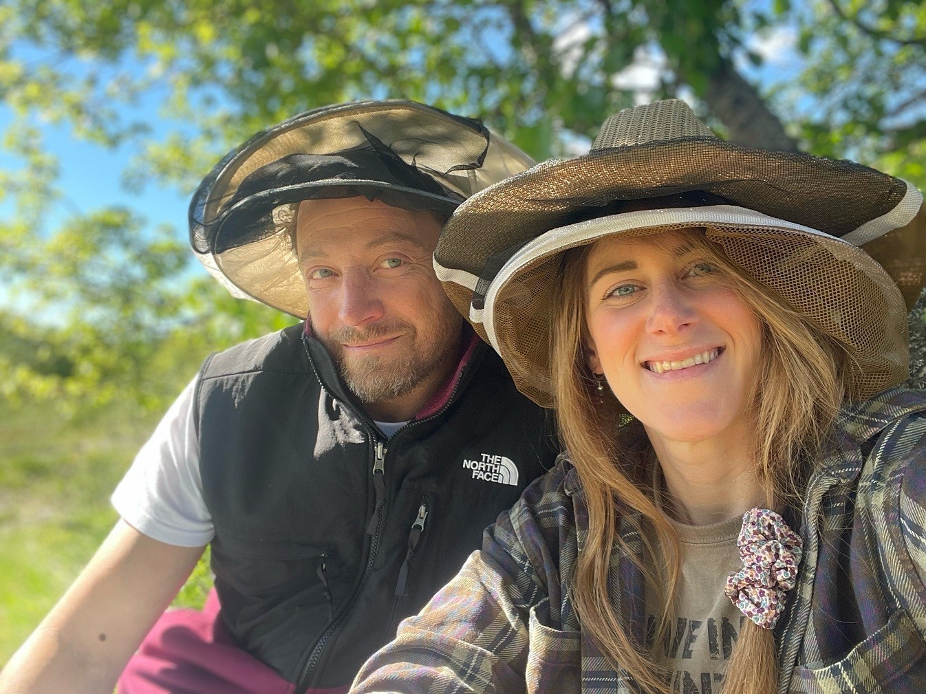 Ελένη Πλαχούρα – Βασίλης Ρήτας (NOMAD Honey): Το ελληνικό βιολογικό ενεργειακό τζελ μελιού που λατρεύουν Αμερικάνοι και Γερμανοί (pics)