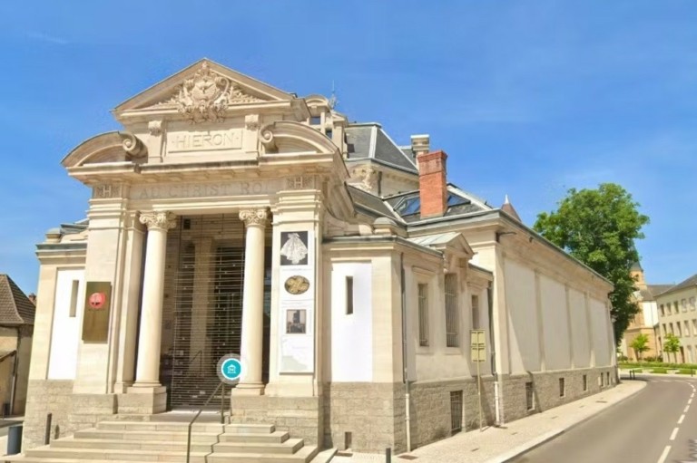 Γαλλία: Ληστεία στο Μουσείο Hiéron – Eκλεψαν πολύτιμους λίθους αξίας 7 εκατ. ευρώ (tweets)