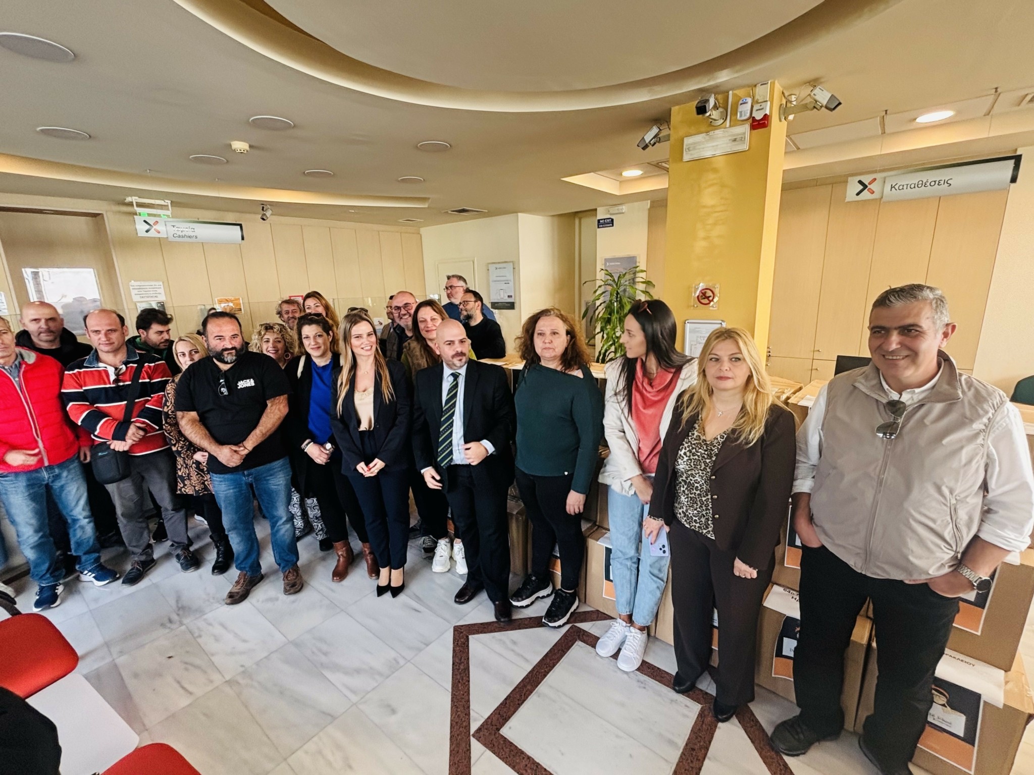 Δωρεά 60 υπολογιστών στα σχολεία της Κρήτης από την Τράπεζα Χανίων