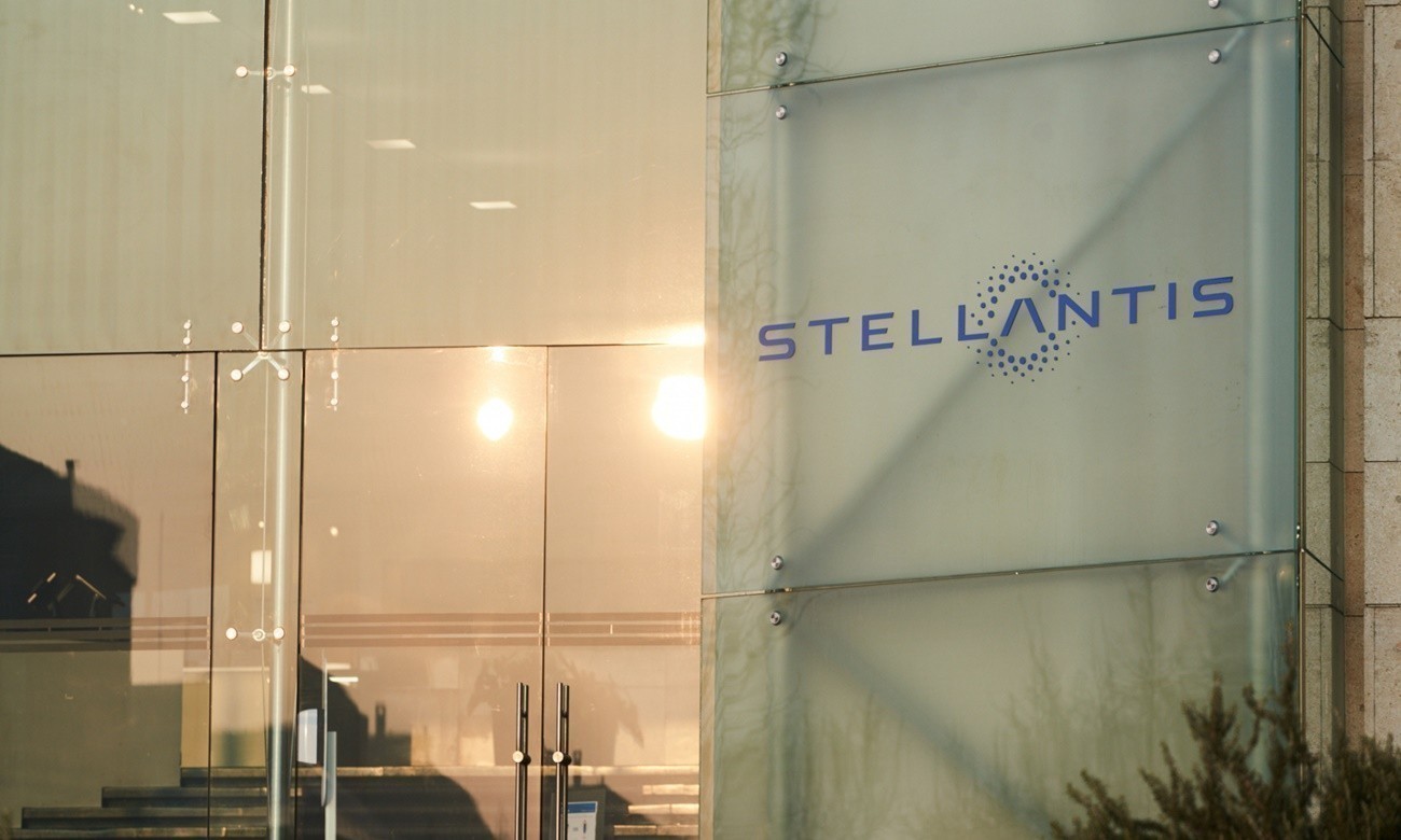Η Stellantis δεσμεύεται να μην κλείσει εργοστάσια ή να μειώσει τις θέσεις εργασίας στην Ιταλία