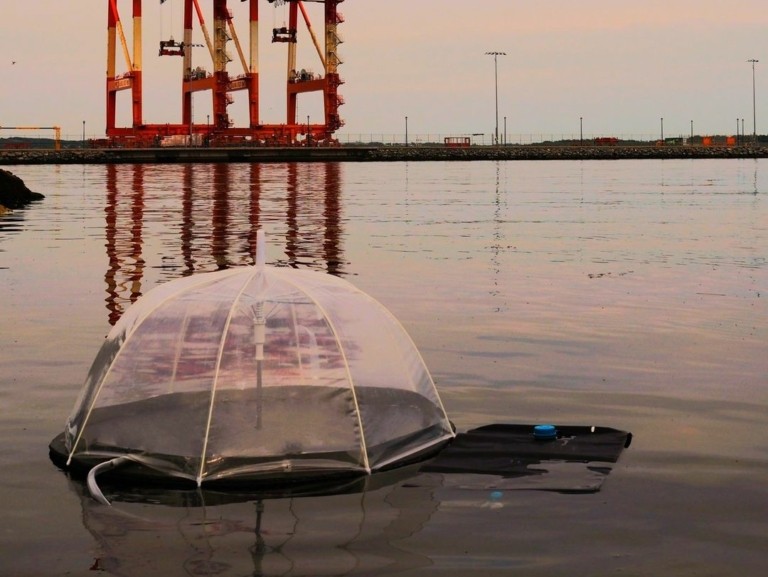 Πάμφθηνο σύστημα από παλιά ελαστικά αφαλατώνει νερό και παράγει ενέργεια