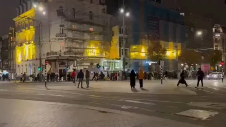 Επεισόδια στο Άμστερνταμ: Στην Ολλανδία ο Ισραηλινός ΥΠΕΞ – 5 τραυματίες, 62 συλλήψεις και αναφορές για ομήρους