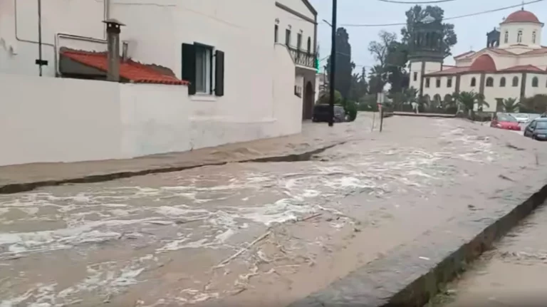 Κακοκαιρία Bora: Στη Λήμνο τα εντονότερα φαινόμενα – Απεγκλωβισμοί και πλημμυρισμένοι δρόμοι – Ήχησε το 112 – (tweets)