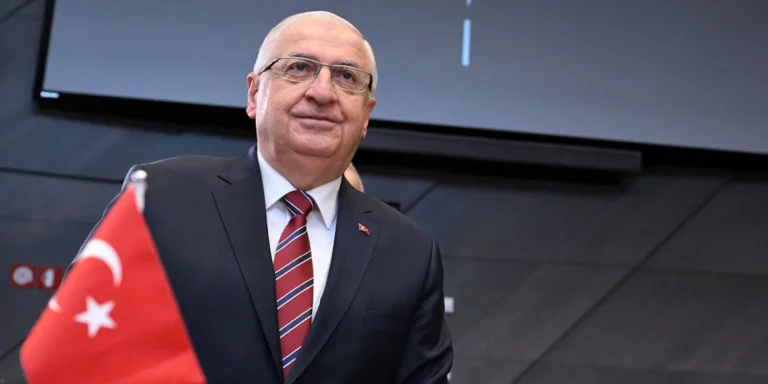 Γκιουλέρ: Απειλές για Αιγαίο, Αλεξανδρούπολη και ηλεκτρική διασύνδεση με Κύπρο από τον υπουργό Άμυνας της Τουρκίας