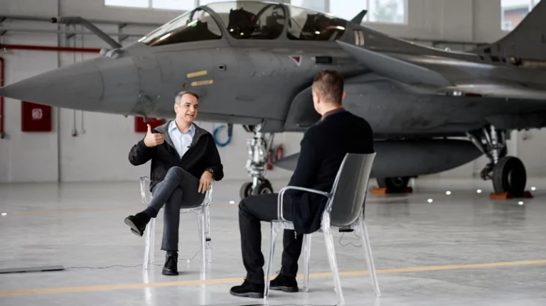 Γιατί ο Μητσοτάκης κλείνει τη συζήτηση για τον εκλογικό νόμο – Η αντεπίθεση σε Σαμαρά και Καραμανλή