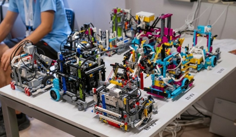 Συστηματική επένδυση στην ανάπτυξη των ψηφιακών δεξιοτήτων των νέων