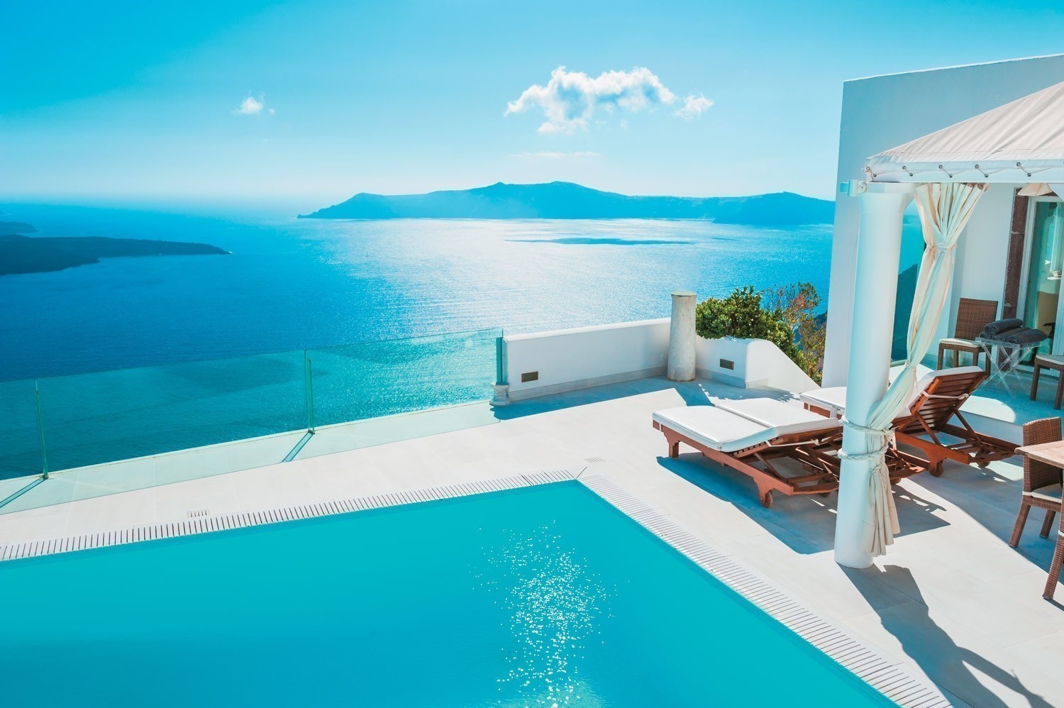 Υψηλότερες oι πληρότητες στα ελληνικά ξενοδοχεία φέτος τον Οκτώβριο στο 64% από 55% το 2023 (γραφήματα)