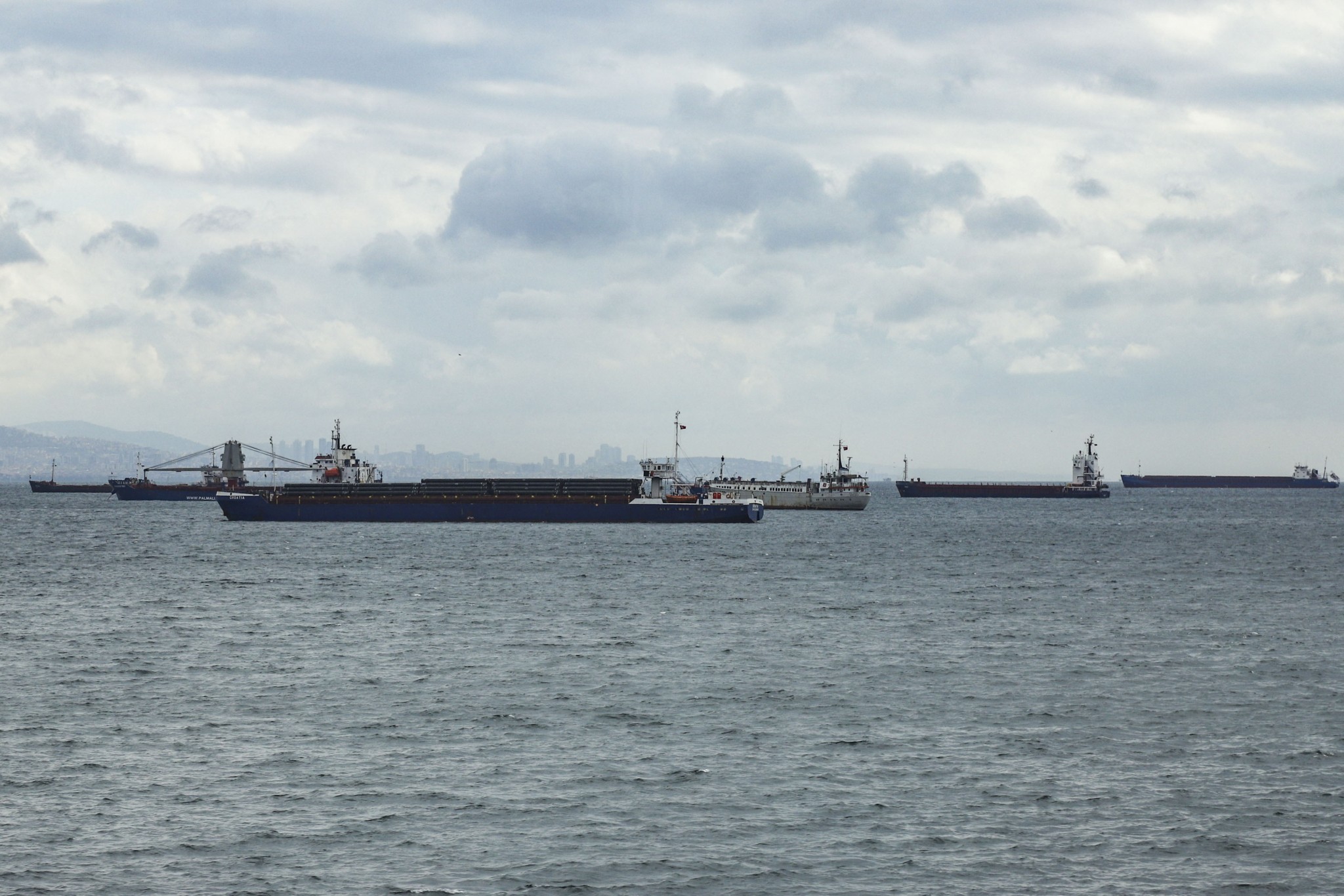 ΕΕ: Στο τραπέζι περαιτέρω κυρώσεις κατά του σκιώδους στόλου της Ρωσίας μετά την δολιοφθορά στο καλώδιο Estilink 2