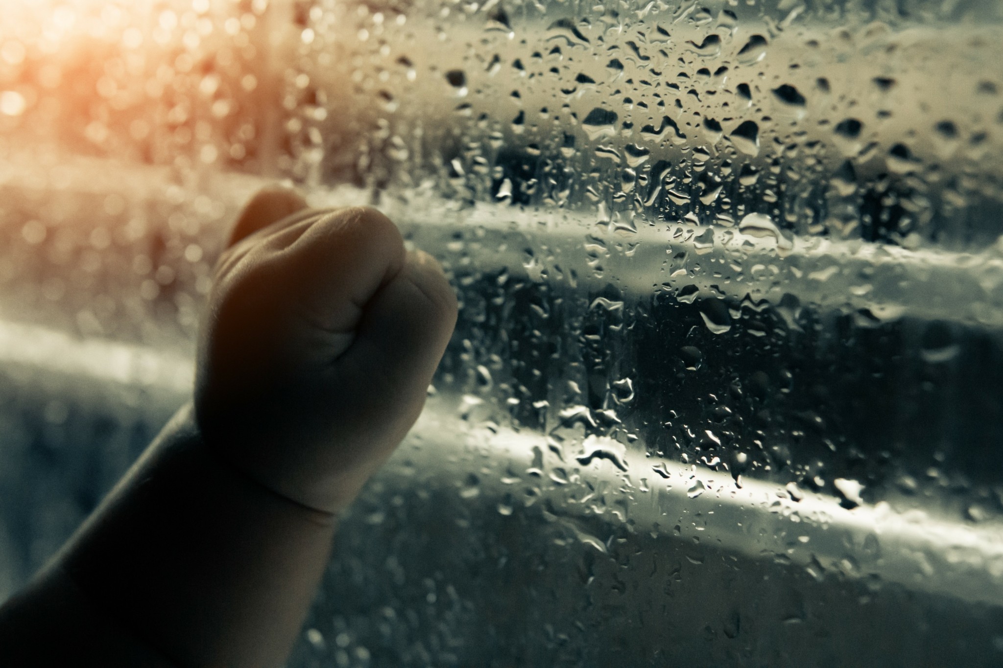 Κακοκαιρία: Κεραυνοί και βροχή στην Αθήνα – Ποιες περιοχές πλήττονται