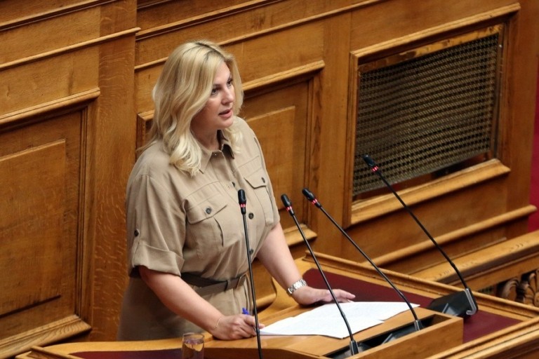 Ανεξαρτητοποιήθηκε η Ράνια Θρασκιά – Με 26 βουλευτές ο ΣΥΡΙΖΑ