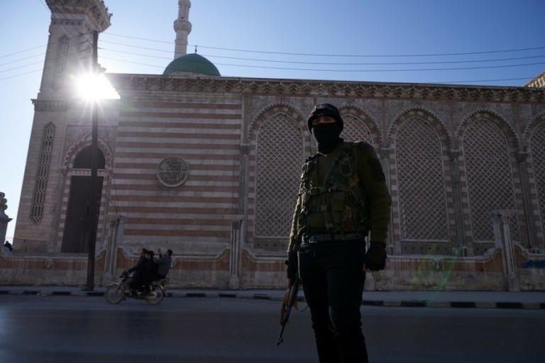 Συρία: Τουρκικός «δάκτυλος» πίσω από τη νέα σπίθα πολέμου – Η εισβολή των τζιχαντιστών που εξυπηρετεί το σχέδιο Ερντογάν