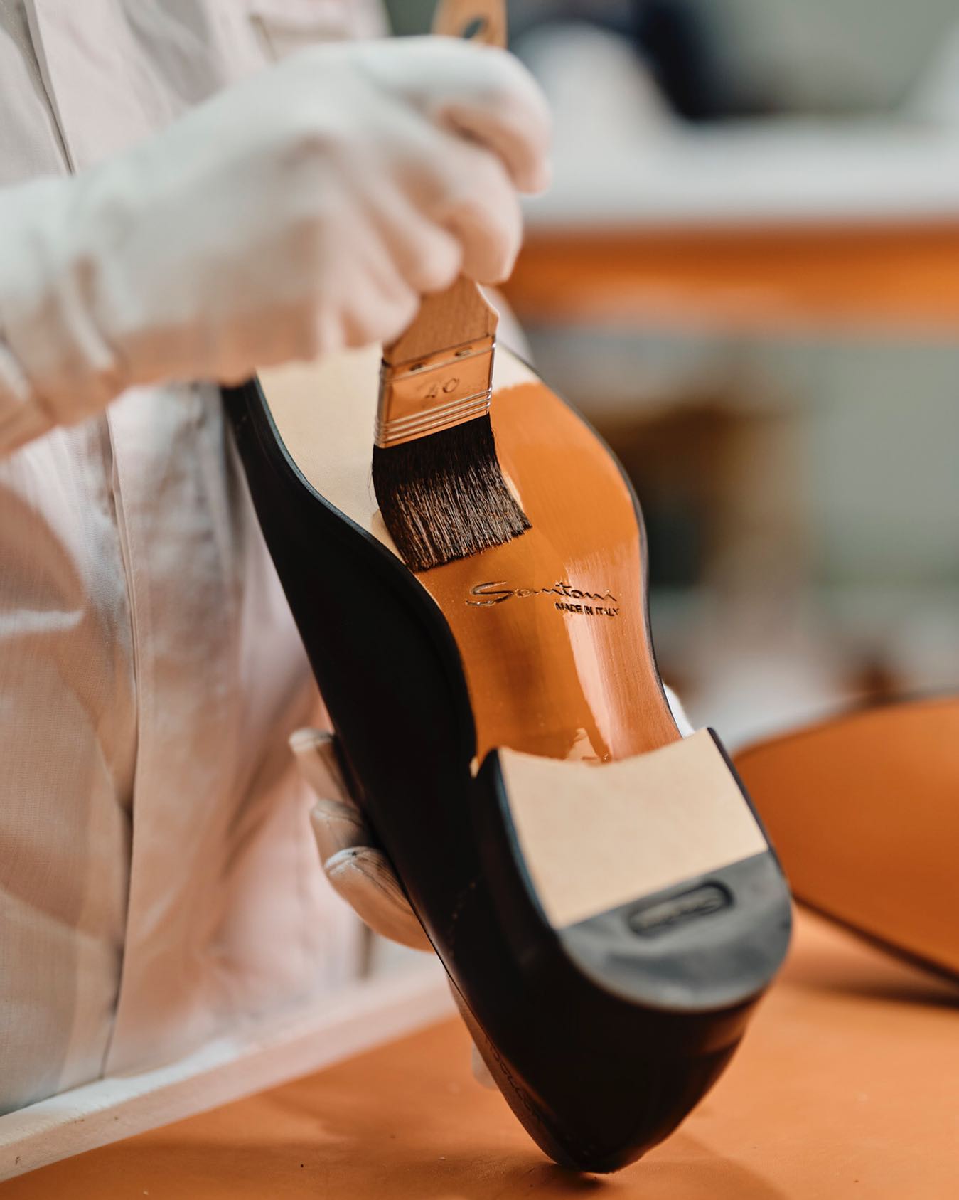 Τα διάσημα χειροποίητα παπούτσια που γεννήθηκαν σε ένα γκαράζ