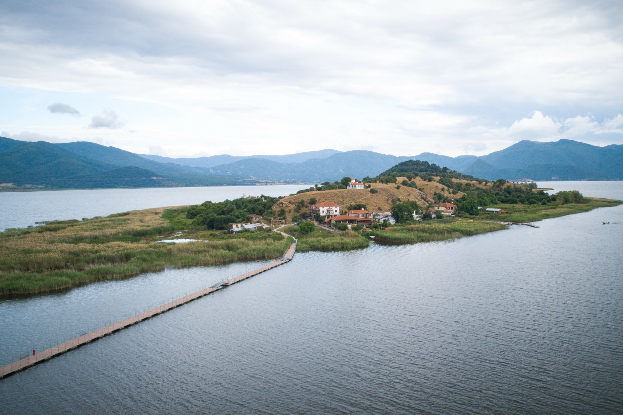 Δυστύχημα στις Πρέσπες: Σε ένδειξη πένθους ο δήμος Πρεσπών ματαιώνει όλες τις εορταστικές εκδηλώσεις