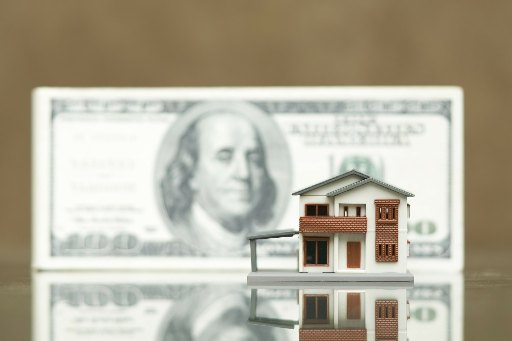 Μπιλ Άκμαν: Υποστηρίζει πως ο Τραμπ θα ιδιωτικοποιήσει ξανά τις Fannie Mae και Freddie Mac