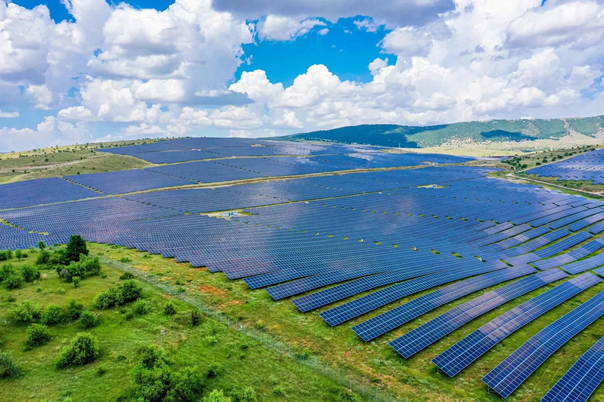 Helleniq Energy: Εξαγόρασε νέα έργα ΑΠΕ 405 MW σε Ρουμανία και Βουλγαρία