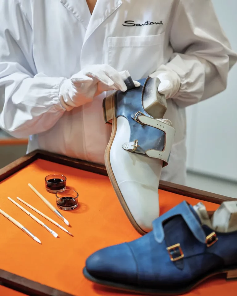 Τα διάσημα χειροποίητα παπούτσια που γεννήθηκαν σε ένα γκαράζ