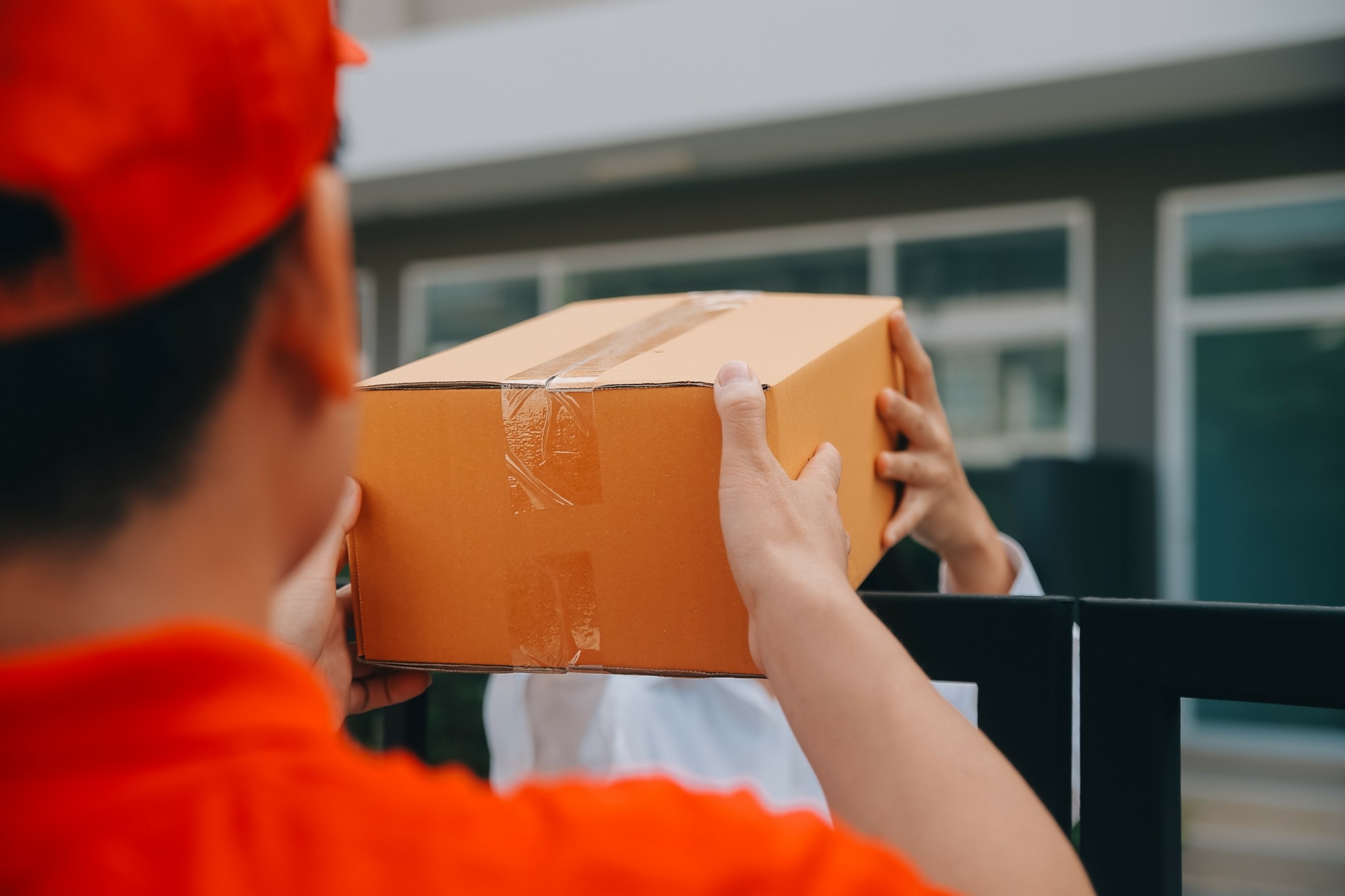 Η Uber φέρνει νέα υπηρεσία «Store Pickup» σε Αθήνα και Θεσσαλονίκη – Πώς λειτουργεί (pics)