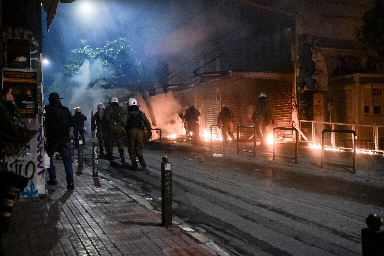 Εξάρχεια: Επεισόδια μετά την πορεία για την δολοφονία του Αλέξανδρου Γρηγορόπουλου (pics)