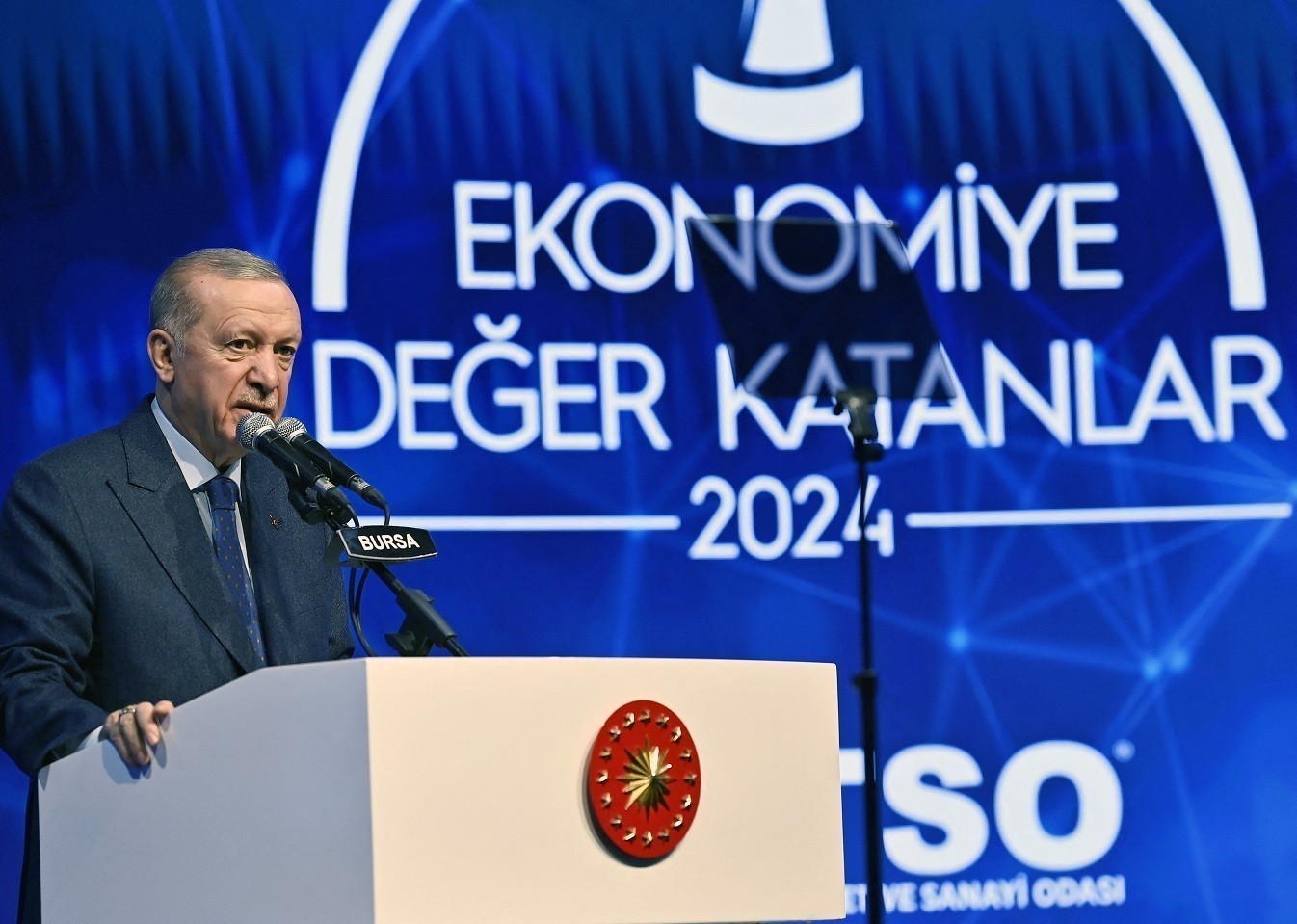 Τουρκία: Οι επερχόμενες μειώσεις επιτοκίων ασκούν πιέσεις στη λίρα – Ο ρόλος του Ερντογάν