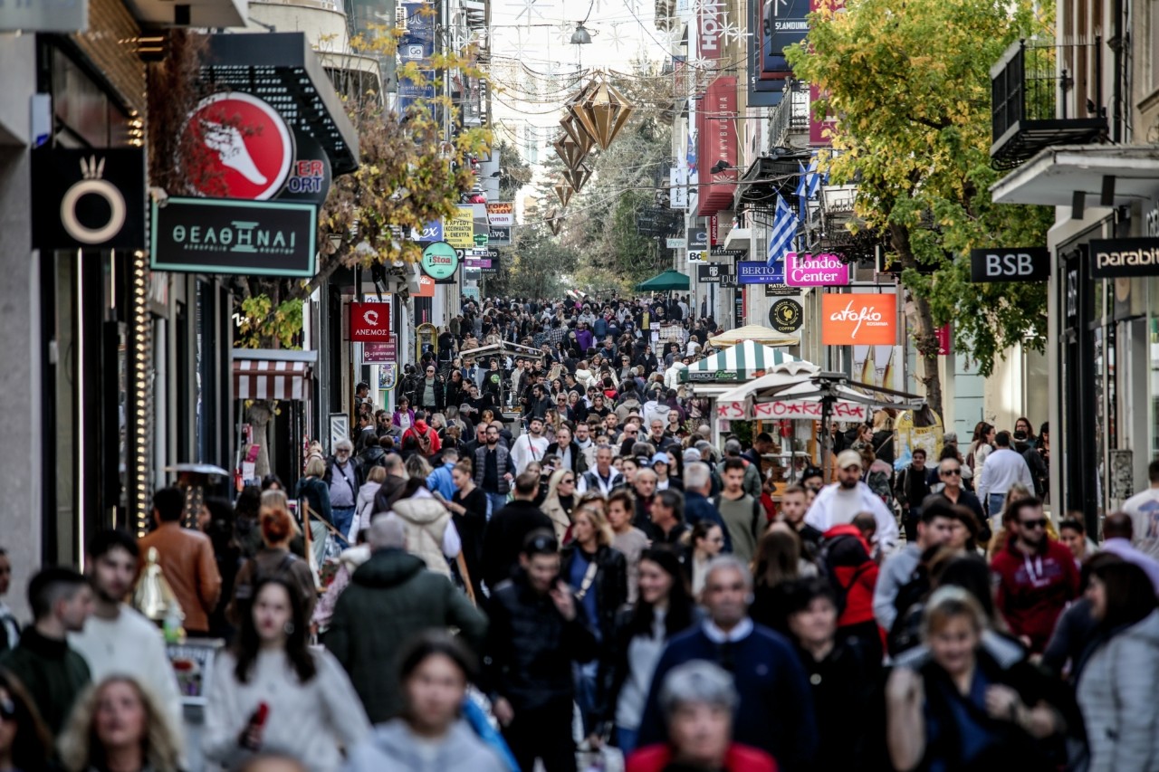 Εορταστικό ωράριο 2025: Πότε ξεκινάει και ποιες Κυριακές θα είναι ανοιχτά τα καταστήματα | Ειδήσεις για την Οικονομία