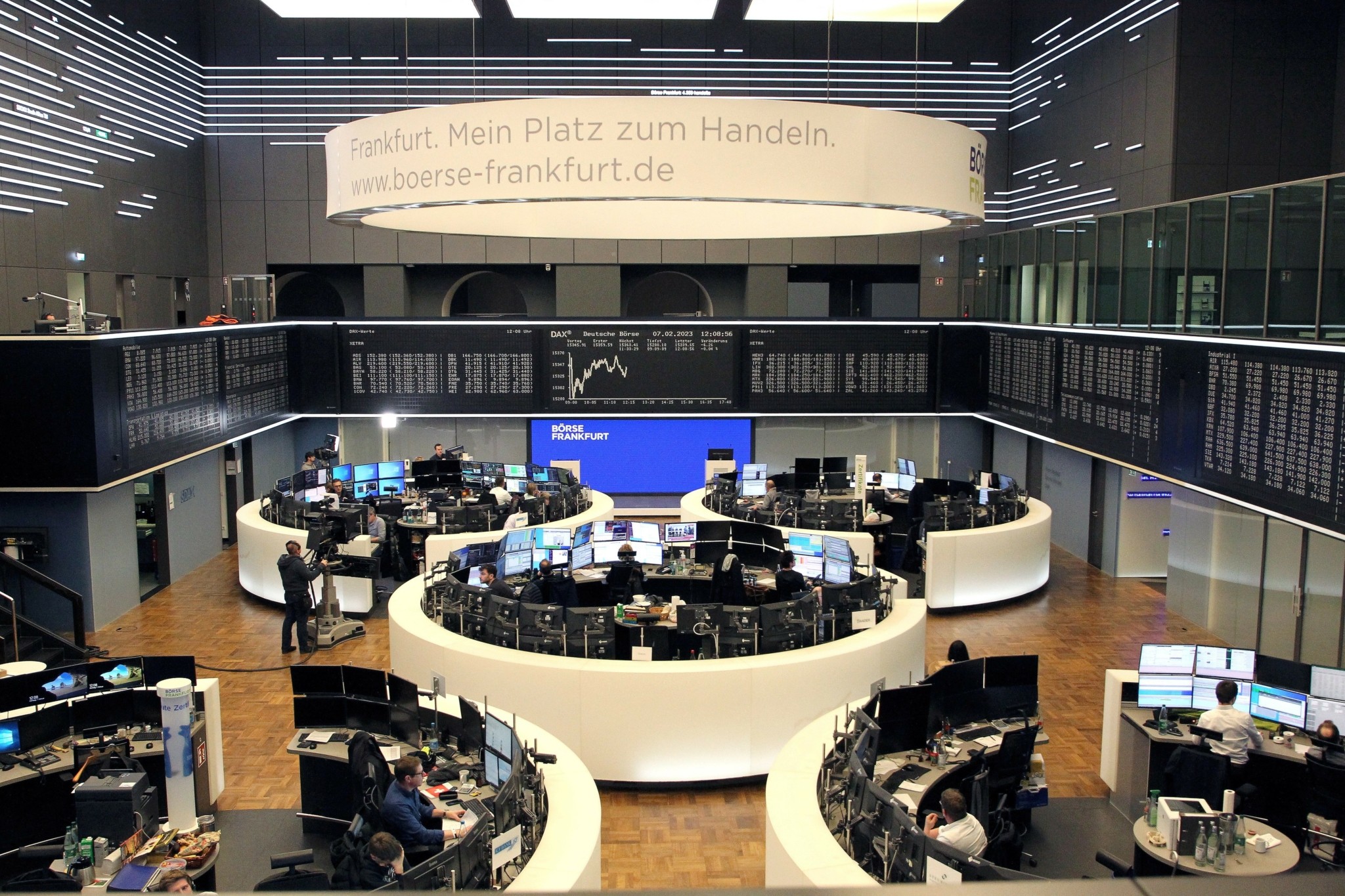 Ενισχύονται οι ευρωαγορές – Αυξημένες προσδοκίες για μείωση επιτοκίων από τη Fed