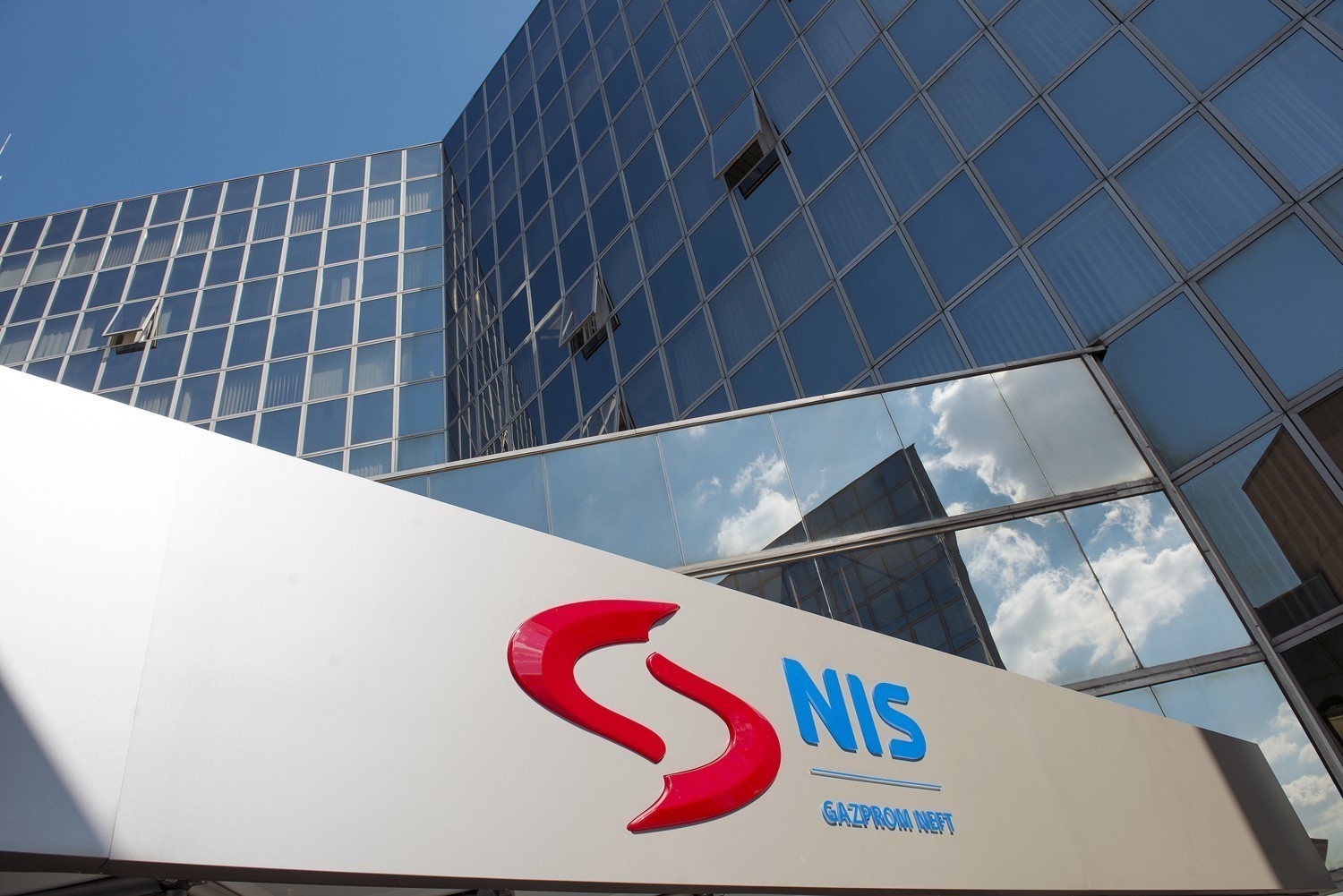 Βούτσιτς: Η NIS της Gazprom πρόκειται να αντιμετωπίσει αμερικανικές κυρώσεις