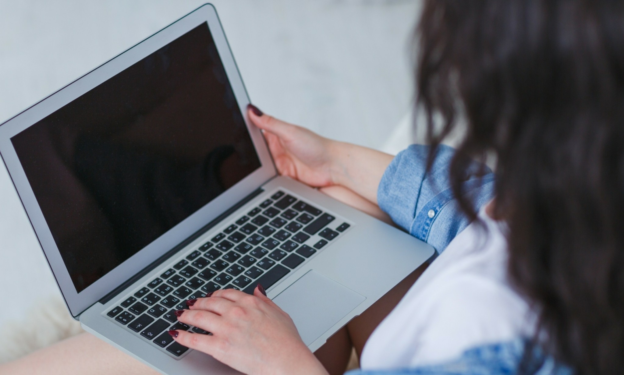 «Soft girl»: Η νέα τάση που κάνει θραύση στις εργαζόμενες