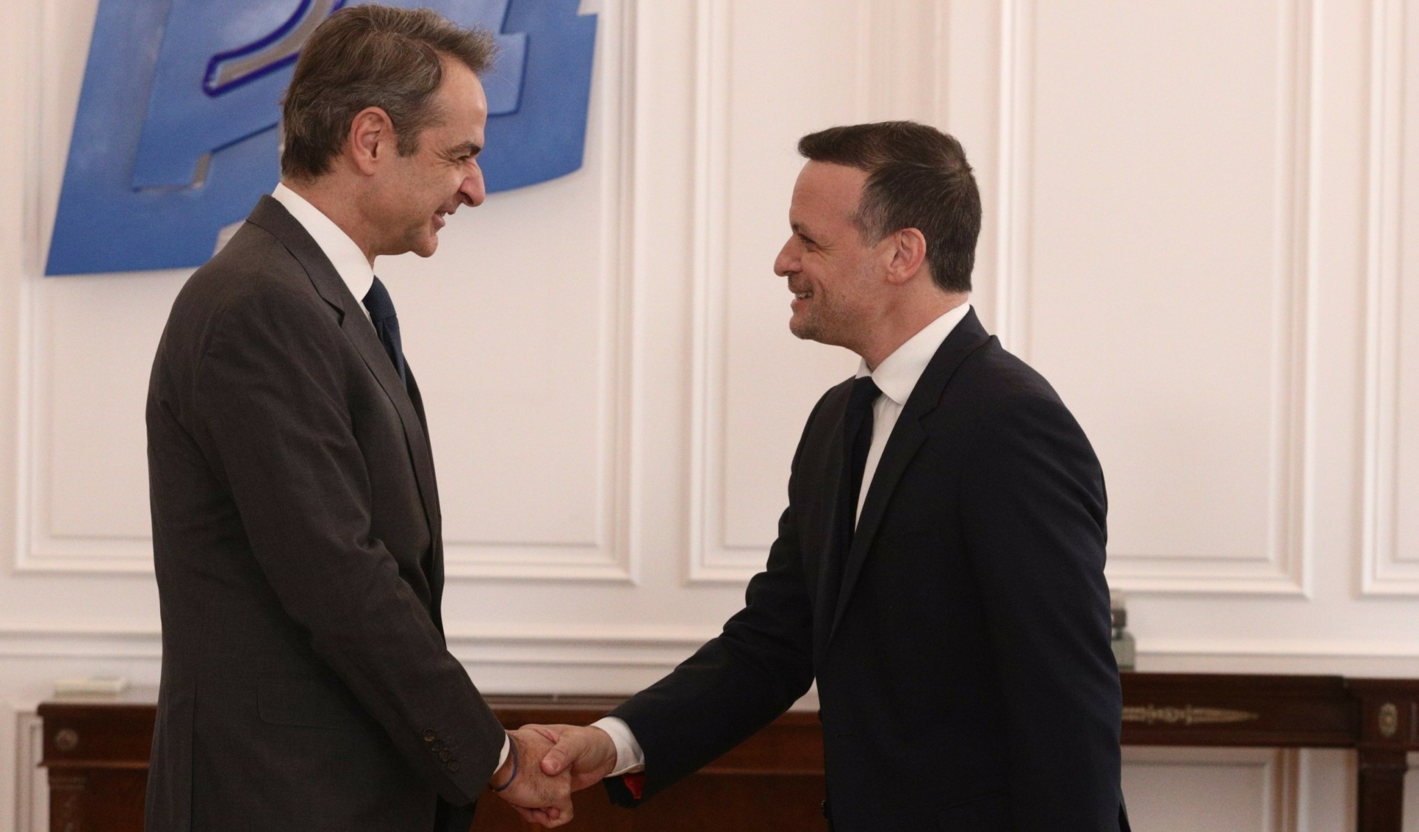 Μητσοτάκης σε Δούκα: Η κυβέρνηση είναι ανοιχτή για την καλύτερη δυνατή συνεργασία – Συζήτησαν για διπλή ανάπλαση, σχολεία, κυκλοφοριακό