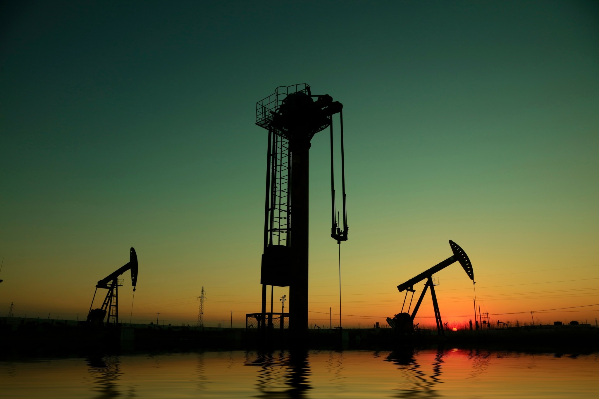 Προς εβδομαδιαία άνοδο το πετρέλαιο υπό τον φόβο αμερικανικών κυρώσεων σε Ρωσία και Ιράν (γράφημα)