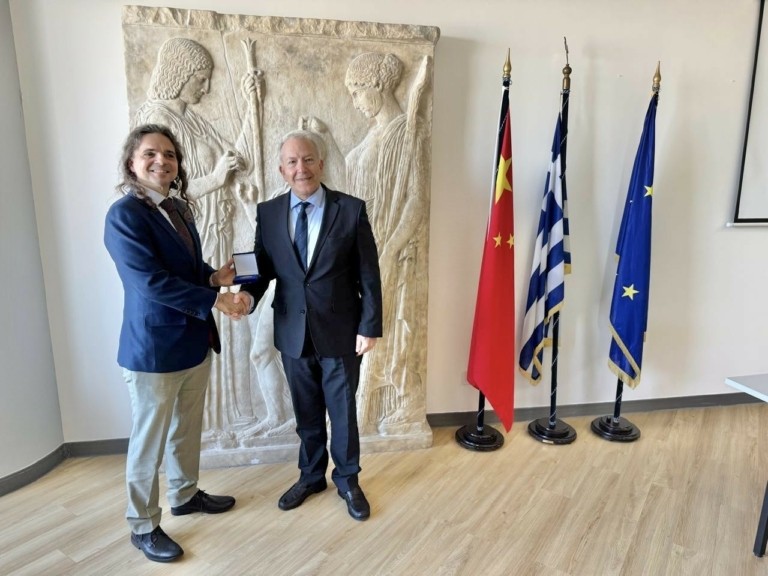 Γκίκας: Επισκέφθηκε Γενικό Προξενείο της Ελλάδος στη Σαγκάη και την Εδρα Ναυτιλιακού Ακολούθου (pics)