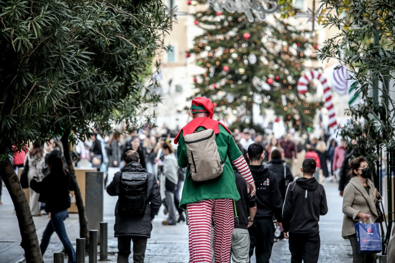 Εορταστικό ωράριο 2025: Πότε ξεκινάει – Πώς θα λειτουργούν τα μαγαζιά | Ειδήσεις για την Οικονομία
