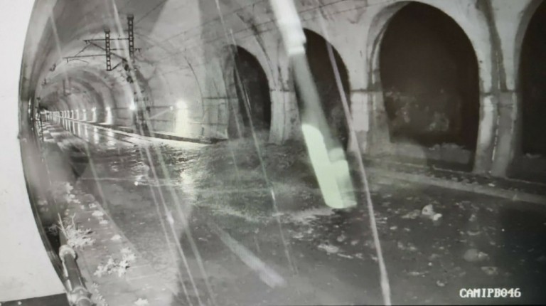 Κακοκαιρία Bora: Σε εξέλιξη ο καθαρισμός της σήραγγας στα Τέμπη – Πότε θα δοθεί στην κυκλοφορία (vid)