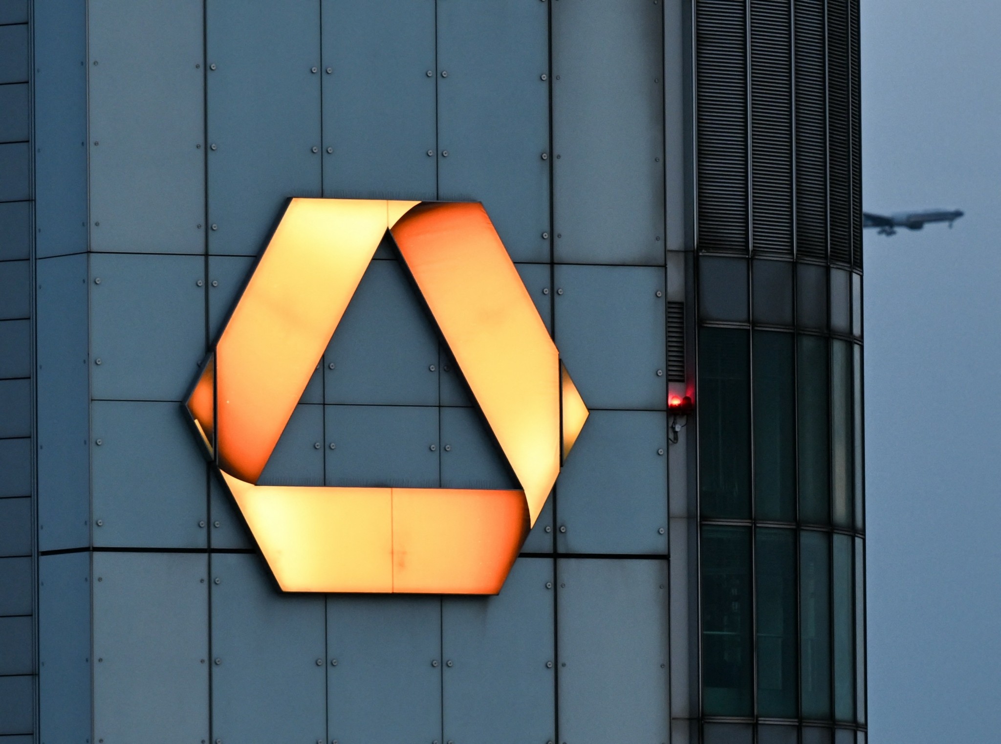 Commerzbank: Σε υψηλό 14 ετών τα κέρδη το πρώτο τρίμηνο