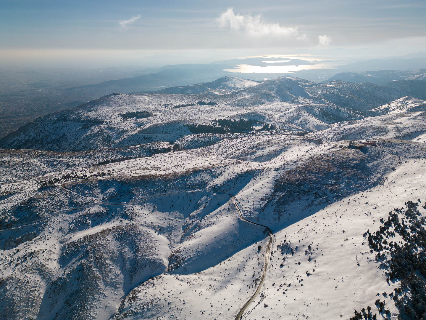 Χιόνια στην Πάρνηθα; Ένας χρήσιμος οδηγός αποφυγής ταλαιπωρίας
