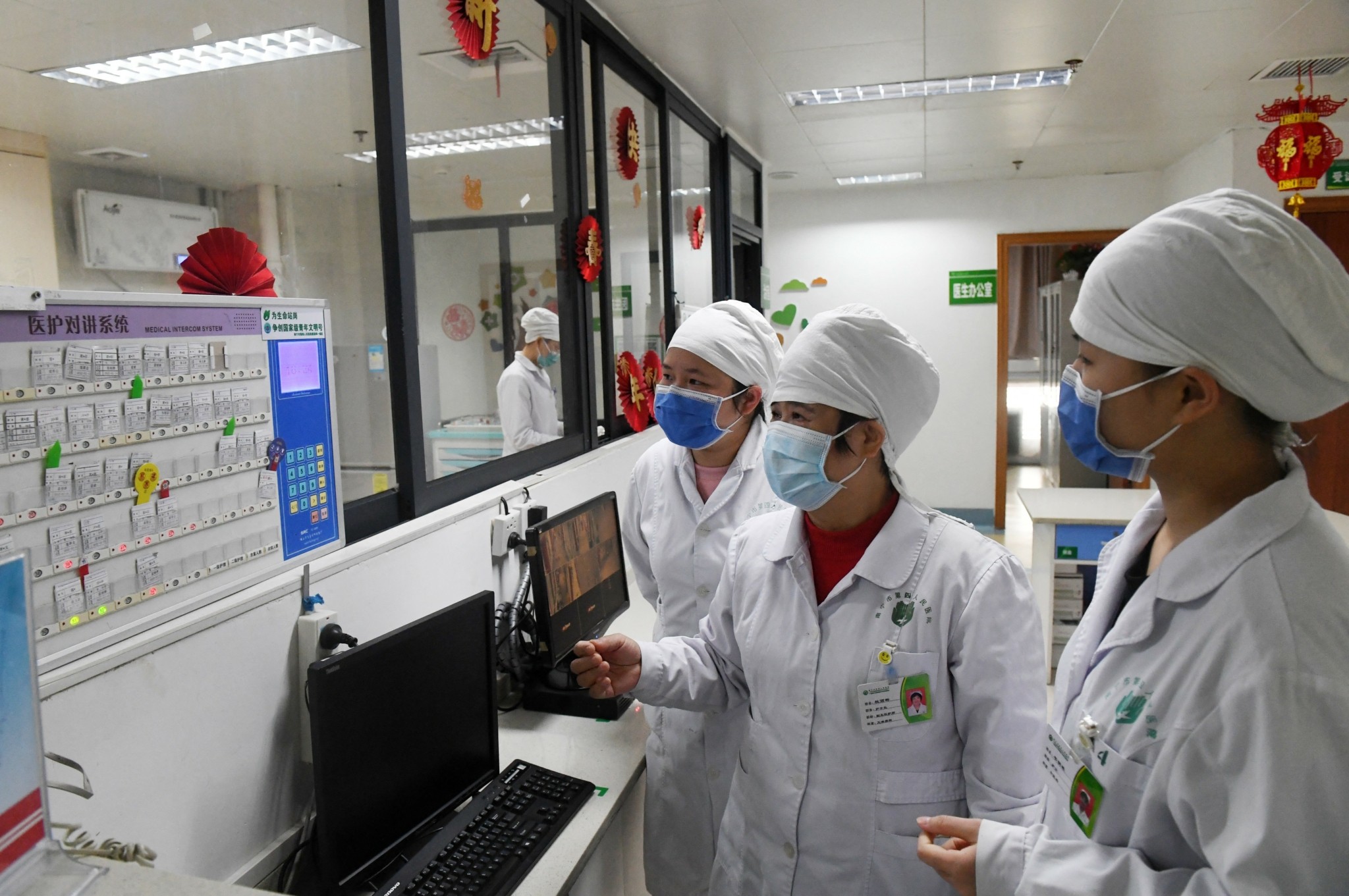 Κίνα: Ανησυχία για «μυστηριώδη ιό» που γεμίζει με κόσμο τα νοσοκομεία (tweets)