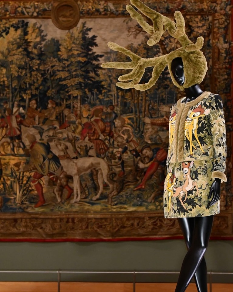 Μουσείο του Λούβρου: Η υψηλή ραπτική σε διάλογο με αριστουργήματα της Τέχνης