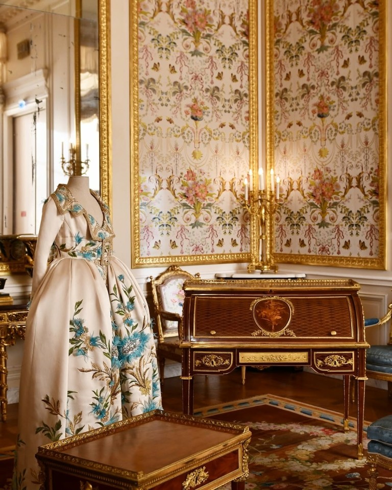 Μουσείο του Λούβρου: Η υψηλή ραπτική σε διάλογο με αριστουργήματα της Τέχνης