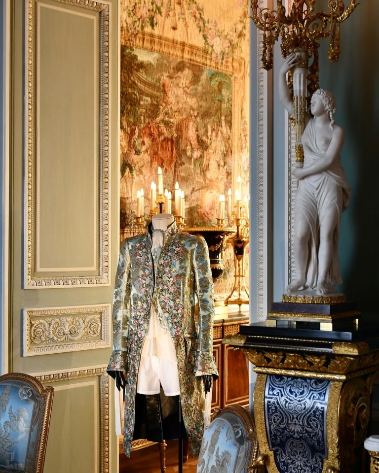 Μουσείο του Λούβρου: Η υψηλή ραπτική σε διάλογο με αριστουργήματα της Τέχνης