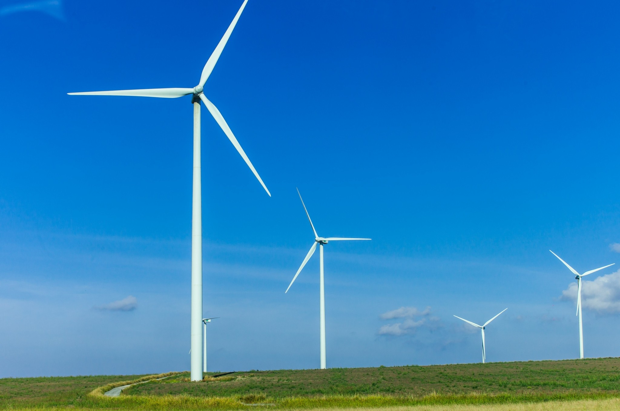 Η ΔΕΗ «φορτίζει» την Ευρώπη με ΑΠΕ και φέρνει 1,4 GW σε έργα