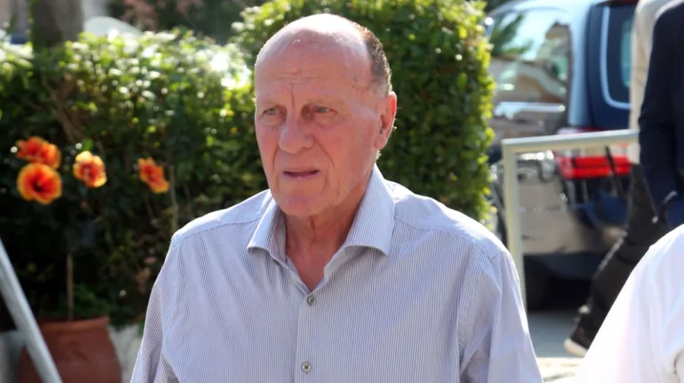 Πέθανε ο Μίμης Δομάζος