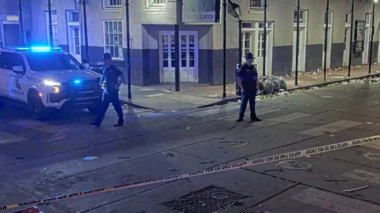 Νέα Ορλεάνη: Αυτοκίνητο έπεσε σε πλήθος λίγο μετά την αλλαγή του χρόνου – 10 νεκροί, 30 τραυματίες (vid)