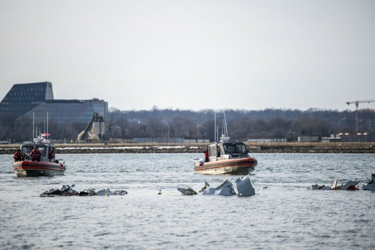 Ουάσινγκτον: Μυστήριο με τα αίτια της τραγωδίας – Ο υποστελεχωμένος πύργος ελέγχου και η απόκλιση στο ύψος πτήσης του ελικοπτέρου