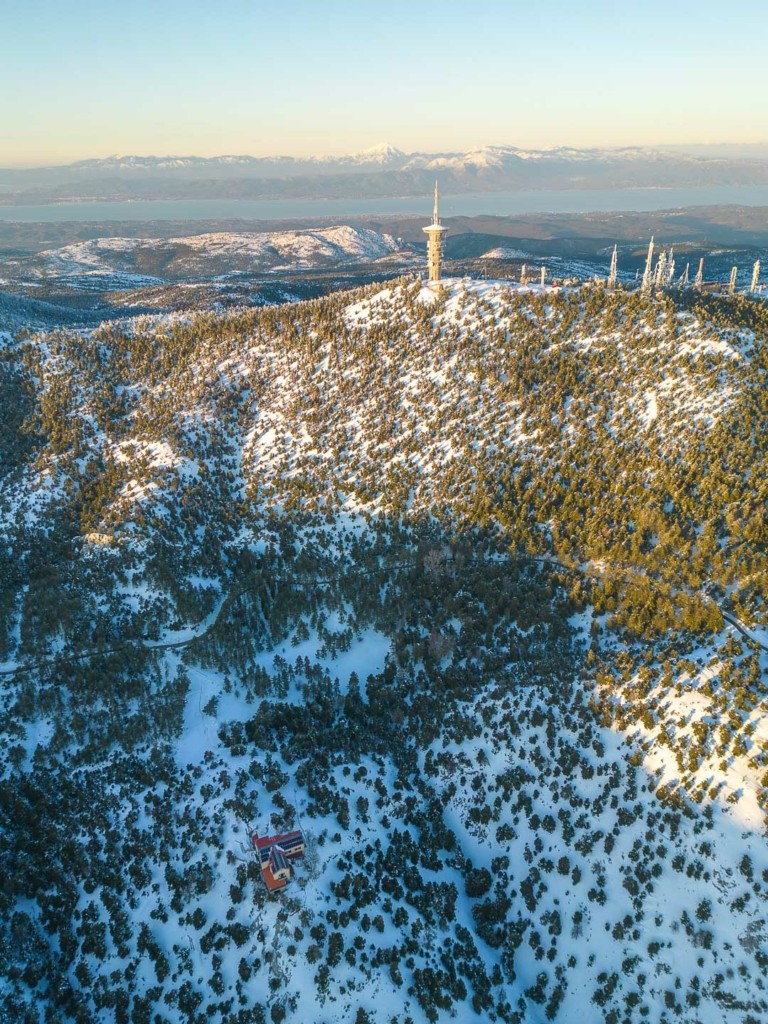 Χιόνια στην Πάρνηθα; Ένας χρήσιμος οδηγός αποφυγής ταλαιπωρίας